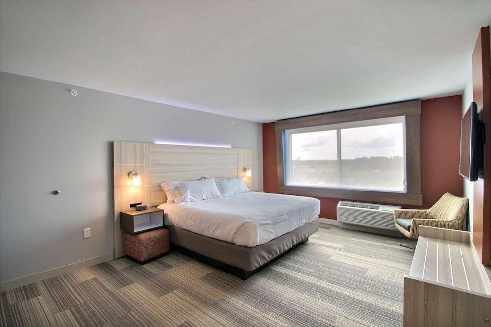 Holiday Inn Express & Suites Fond Du Lac By Ihg Zewnętrze zdjęcie