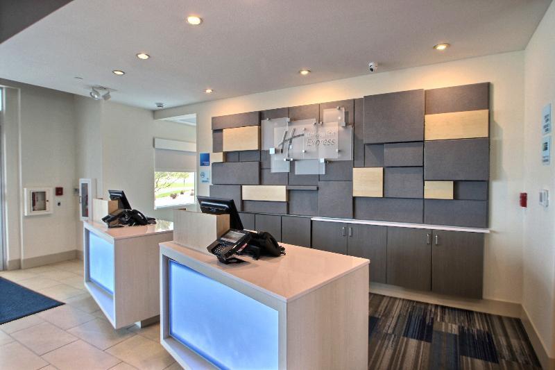 Holiday Inn Express & Suites Fond Du Lac By Ihg Zewnętrze zdjęcie