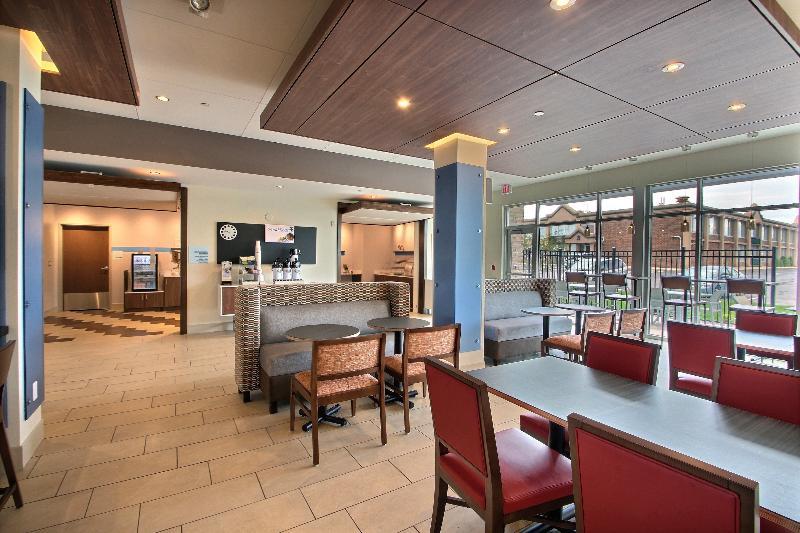 Holiday Inn Express & Suites Fond Du Lac By Ihg Zewnętrze zdjęcie